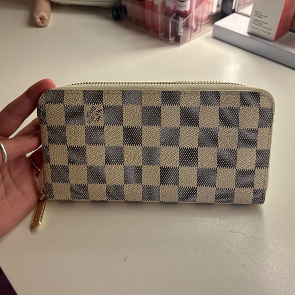 Louis Vuitton Damier Azur Zippy Wallet - Picture 5 of 5